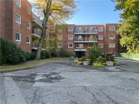 372 Central Park Ave #2P, Scarsdale, NY 10583