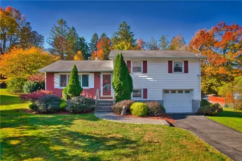 28 Dennis Dr, Wawayanda, NY 10958