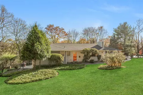 21 Agnes Cir, Greenburgh, NY 10502