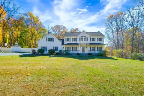 572 Quaker Hill Rd, Pawling, NY 12564
