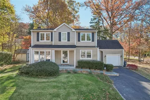 2 Crest Dr, Greenburgh, NY 10607