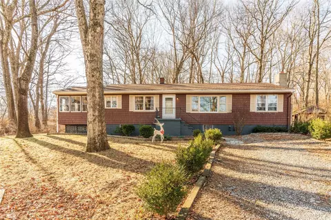 31 Moccasin View Rd, Wappinger, NY 12524