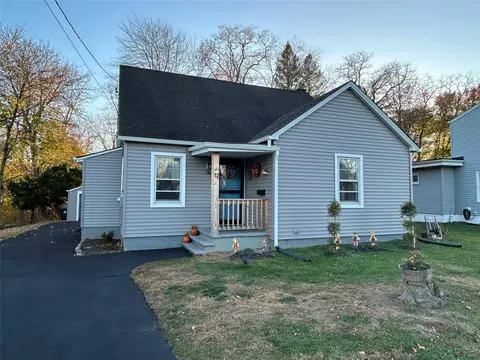 12 Arnold Blvd, Poughkeepsie, NY 12603