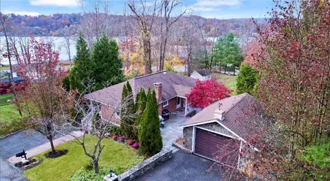 10 Auburn Rd, Brewster, NY 10509