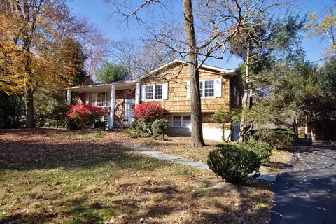 52 Edgewood Rd, New Castle, NY 10562