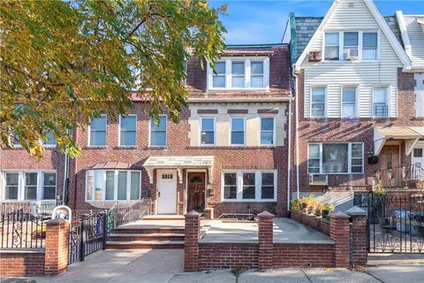 20-47 33rd St, Astoria, NY 11105