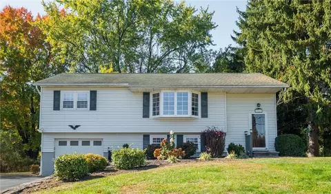 26 Regency Dr, Wappinger, NY 12590