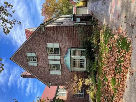 26 Summer St, New York, NY 11375