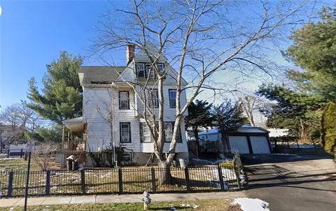 43 Soundview St, New Rochelle, NY 10805