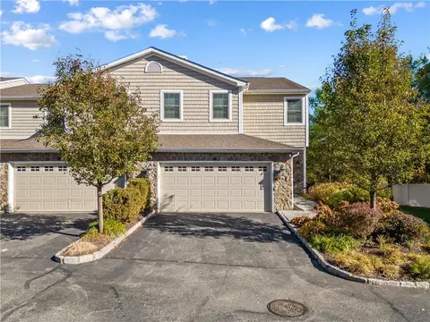17 Preserve Ct, Greenburgh, NY 10607