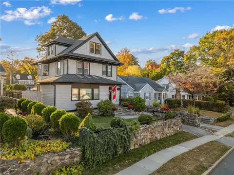 44 Pinebrook Rd, New Rochelle, NY 10801