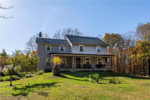 146 Crum Elbow Rd, Hyde Park, NY 12538
