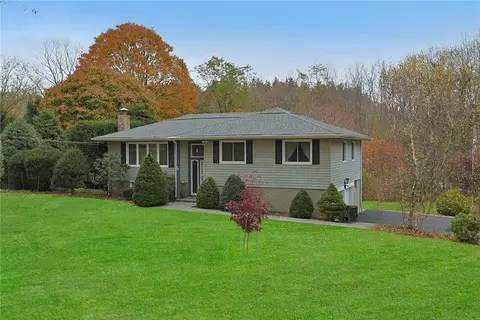 24 Saxon Dr, Mount Pleasant, NY 10595