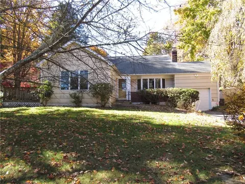 2817 Old Yorktown Rd, Yorktown, NY 10598