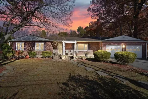 28 Garden Dr, New Windsor, NY 12553