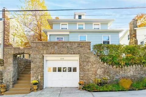 632 Hanover Pl, Mount Vernon, NY 10552