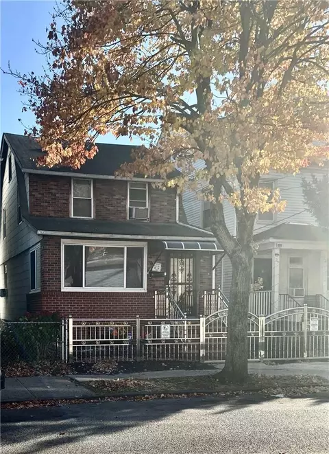 28 Wolffe St, Yonkers, NY 10705