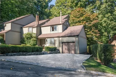 40 Round Hill Rd, Greenburgh, NY 10522