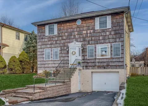 26 E Oxford St, Mount Pleasant, NY 10595