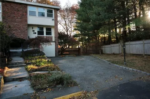 637 Kissam Rd, Peekskill, NY 10566