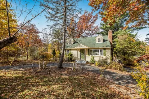 6 W Clarkstown Rd, Clarkstown, NY 10956