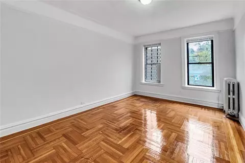 335 E 209th St #4, New York, NY 10467