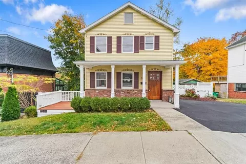 31 Davis St, Beacon, NY 12508