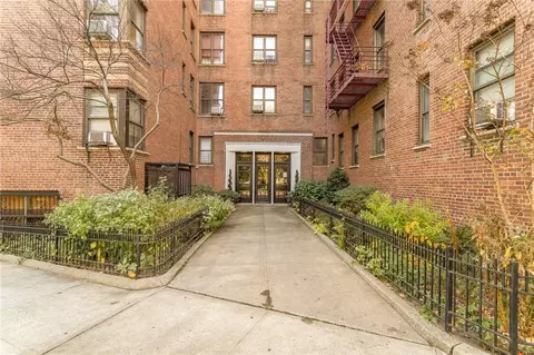 306 E Mosholu Pkwy S #2A, New York, NY 10458
