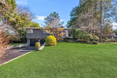 10 Lakeview Ave W, Cortlandt, NY 10567