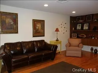 705 Cherry Hill Dr #705, Arlington, NY 12603