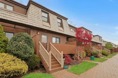 33 Heritage Dr #D, Clarkstown, NY 10956