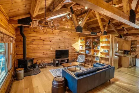 317 S Maplewood Rd, Thompson, NY 12701