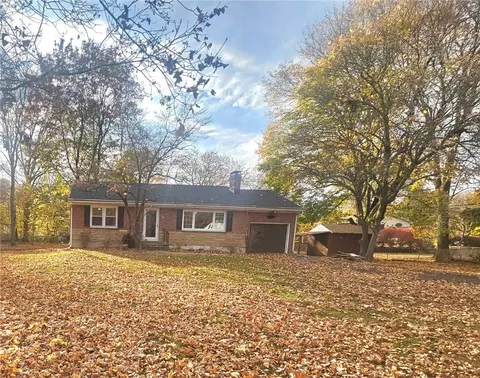 8 Garden Dr, New Windsor, NY 12553