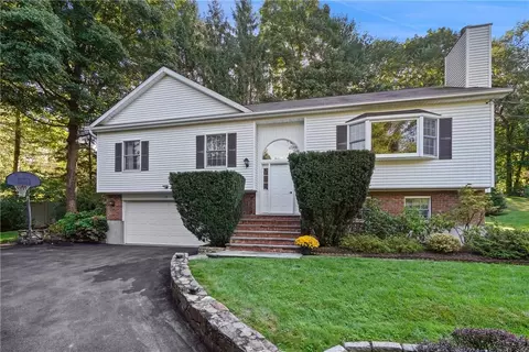 30 Lori Ln, New Castle, NY 10514