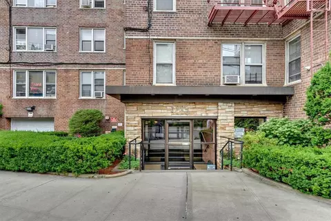 4265 Webster Ave #4D, New York, NY 10470