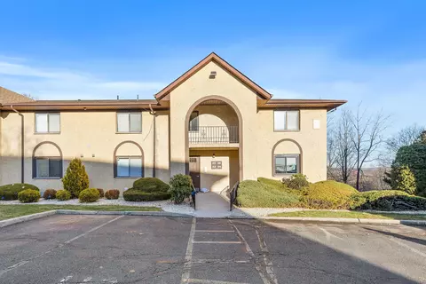 53 Omni Parc Dr, Clarkstown, NY 10954