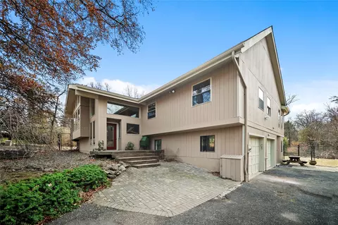 334 Strawtown Rd, Clarkstown, NY 10956