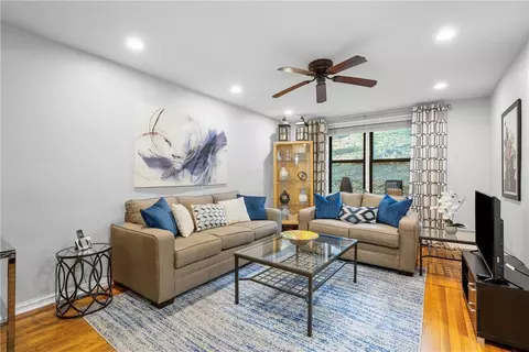 55 Halley St #3A, Yonkers, NY 10704