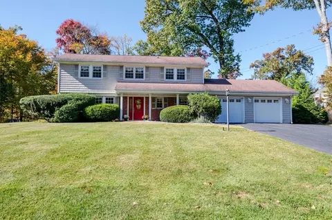 2667 Darnley Pl, Yorktown, NY 10598