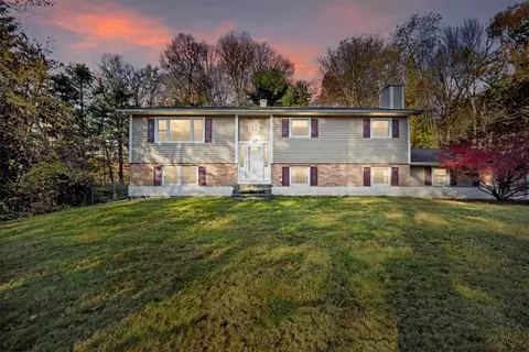 13 Alexander Blvd, Poughkeepsie, NY 12603