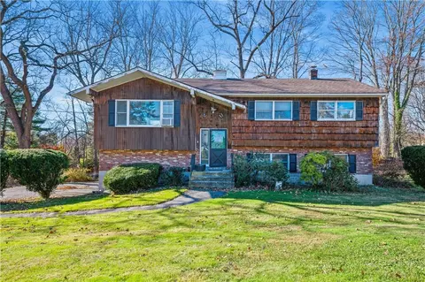 4 Highland Ter, Mahopac, NY 10541