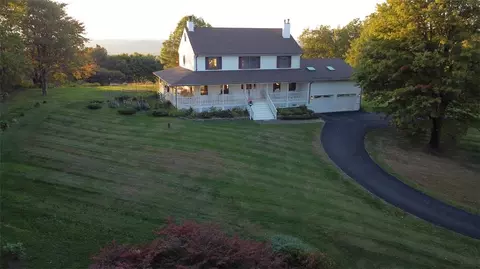 8 Birch Hill Rd, Pawling, NY 12564