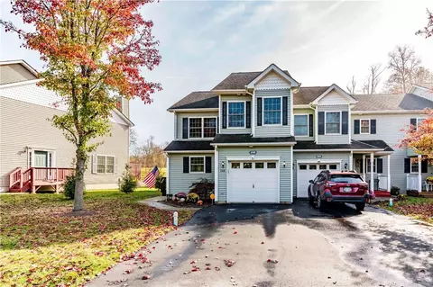 288 Pinebrook Dr, Hyde Park, NY 12538