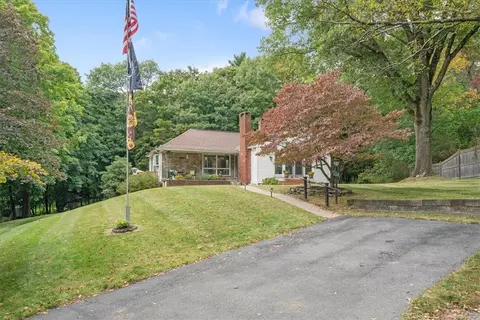 17 Owen Dr, Monroe, NY 10950