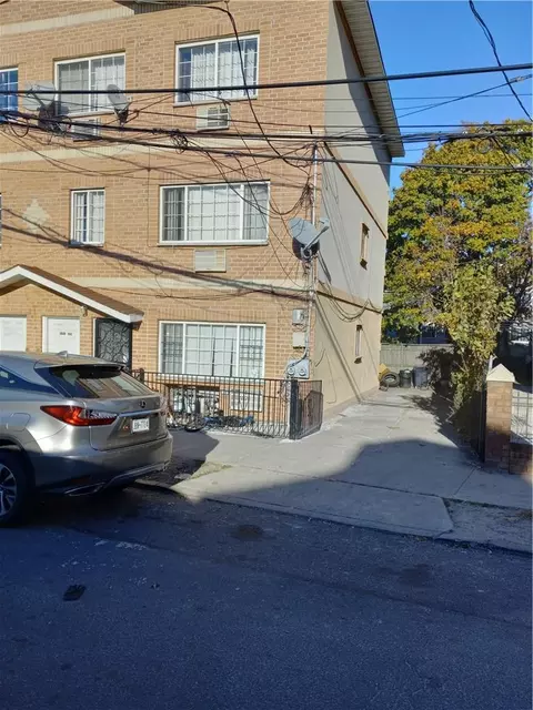 3540 Corsa Ave, New York, NY 10469