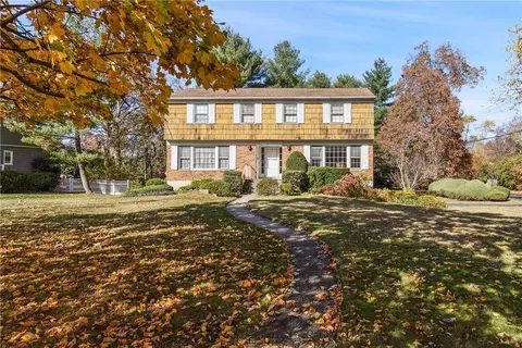31 Boxwood Pl, Rye Brook, NY 10573