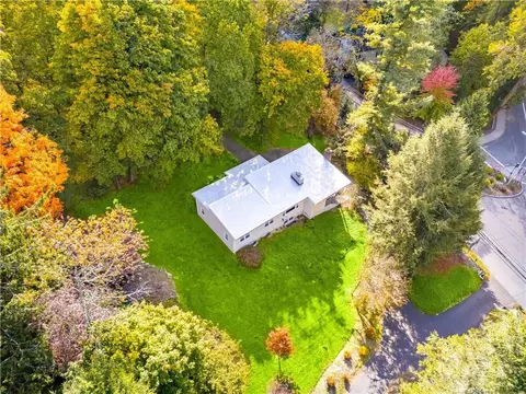12 Pines Ln, New Castle, NY 10514