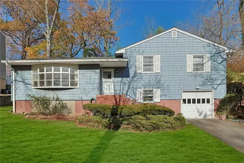 12 Kenneth Rd, White Plains, NY 10605