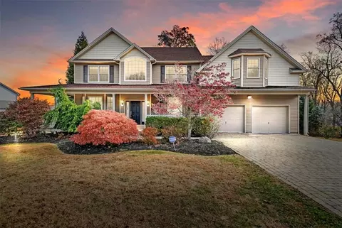 129 Winding Brook Ct, New Windsor, NY 12553