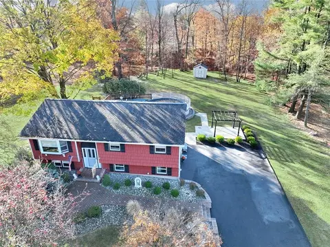 72 Laura Dr, Ramapo, NY 10952